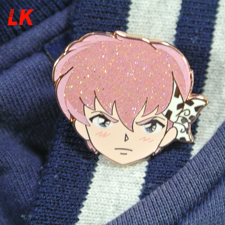 Pabrik Kustom Grosir Anime Logo Glitter Lencana Logam Lapel Lembut Keras Enamel Pin