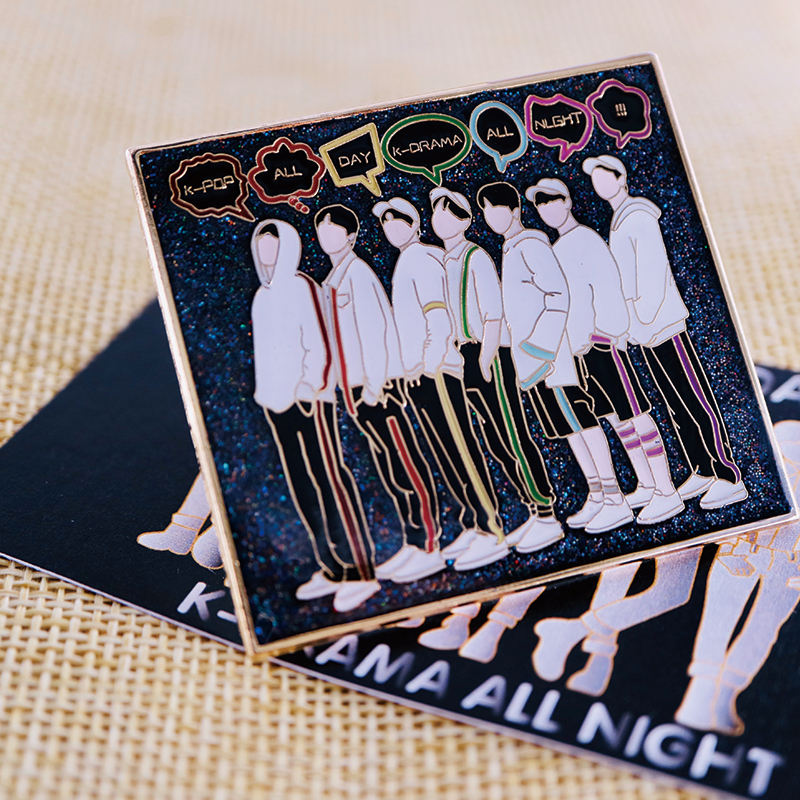 Produsen Cina Pembuat Pin Kustom Hard Lapel Soft Kpop Dengan Backing Pin Enamel